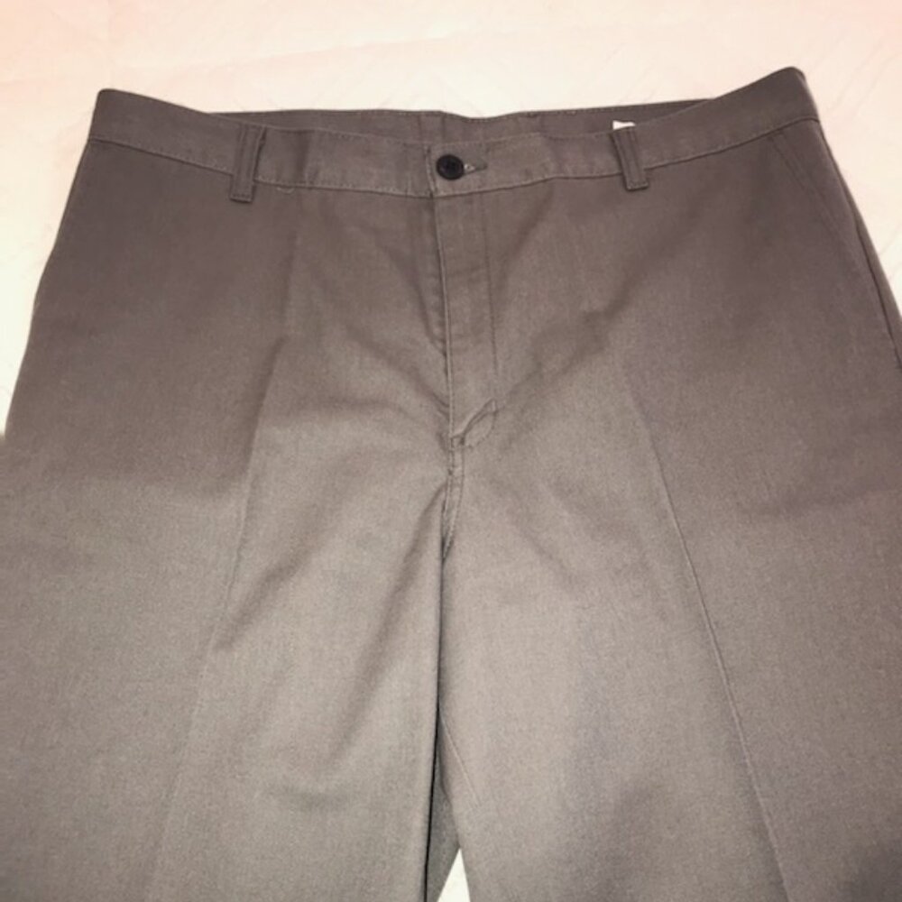 Dickies Men's Utility Shorts, Everyday Five-Pocket Design, Gray